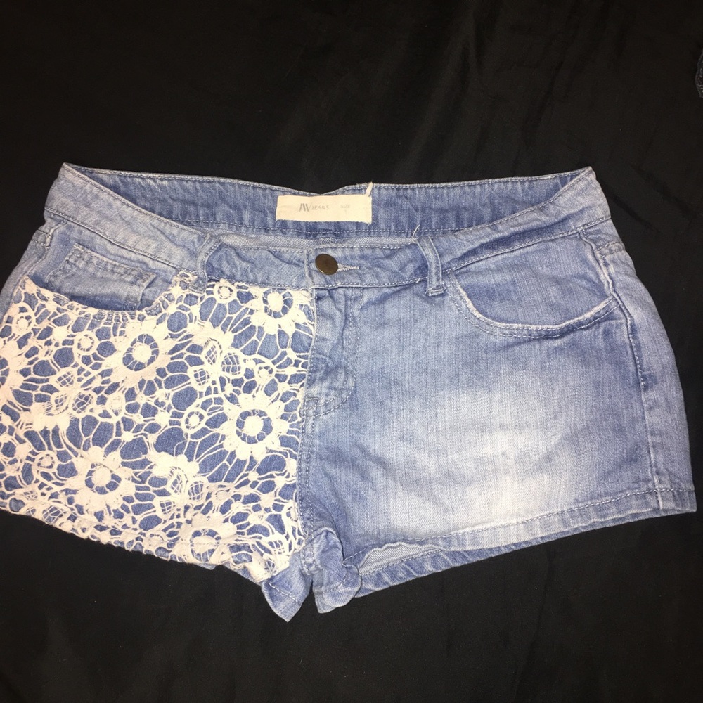 Light wash lace detaining jean shorts